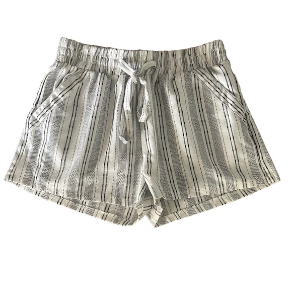 Sienna Sky Pants - Sienna Sky Linen Shorts- Size Large. Great Condition